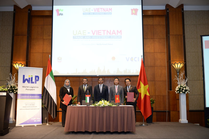 Lễ ký kết hợp tác tại Diễn đàn doanh nghiệp Việt Nam - UAE