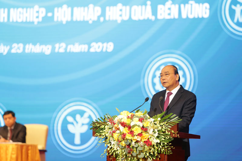 Thủ tướng Chính phủ Nguyễn Xuân Phúc phát biểu trước hàng nghìn doanh nghiệp