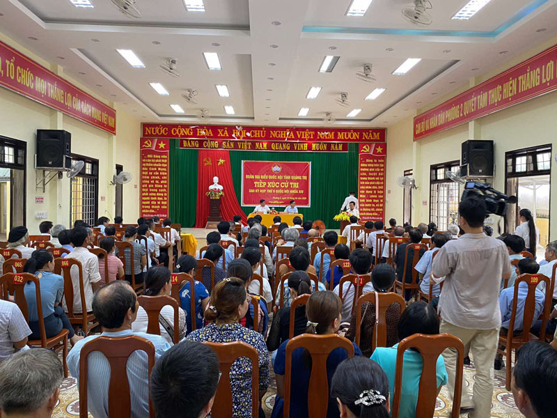 Bộ trưởng Nguyễn Chí Dũng tiếp xúc cử tri 