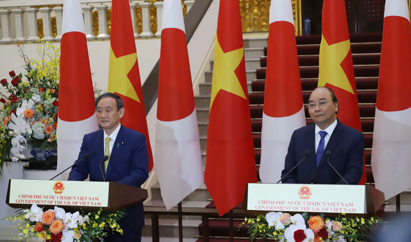 Thủ tướng Nguyễn Xuân Phúc và Thủ tướng Nhật Bản Suga Yoshihide chủ trì họp báo sau hội đàm (Ảnh: Đức Thanh)