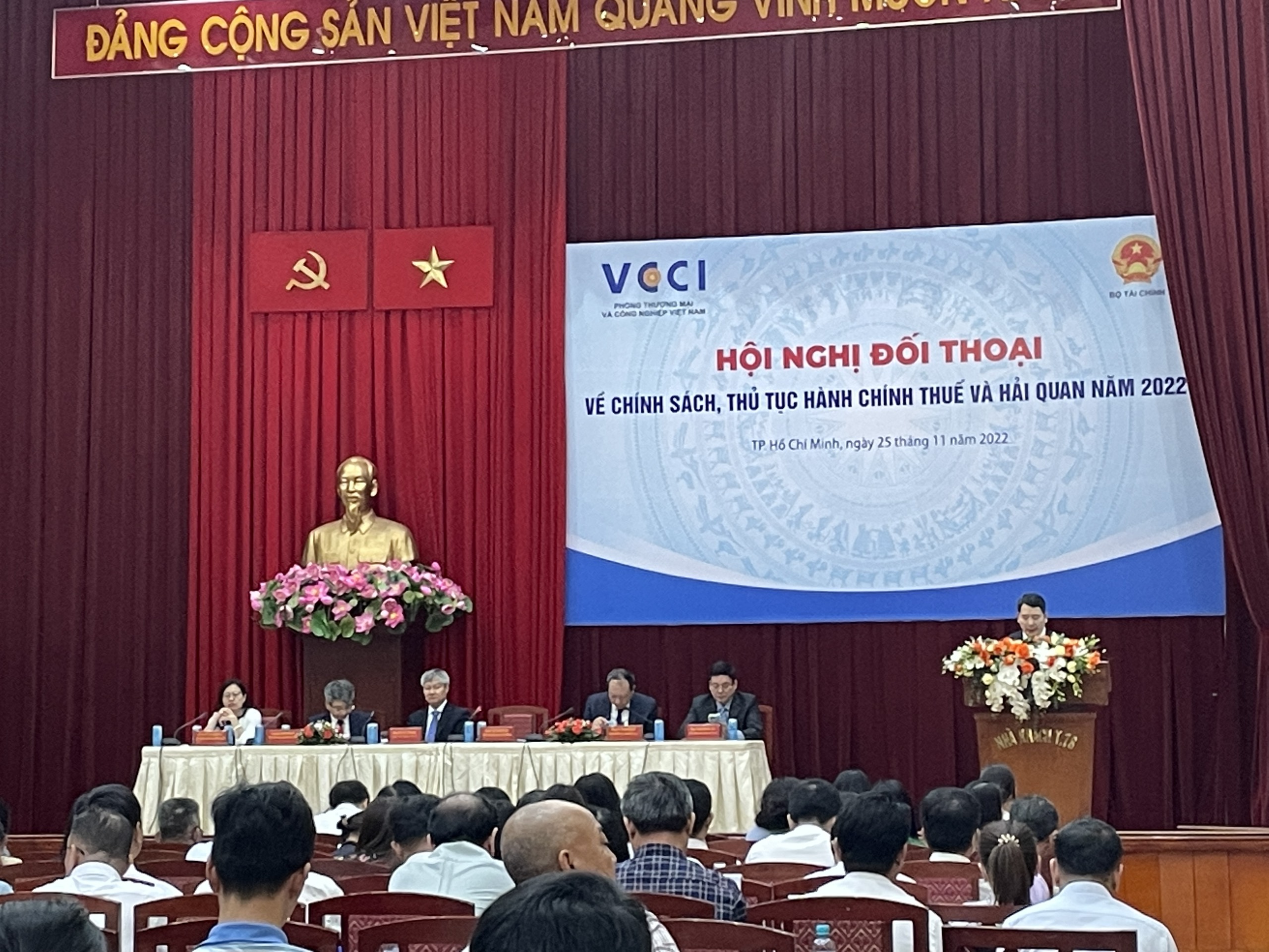 Hội nghị đối thoại về chính sách, thủ tục hành chính thuế và hải quan năm 2022.