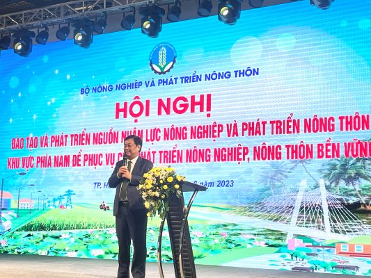 Bộ trưởng Bộ NN&PTNT Lê Minh Hoan chia sẻ tại Hội nghị “Đào tạo và phát triển nguồn nhân lực nông nghiệp và phát triển nông thôn khu vực phía Nam để phục vụ cho phát triển nông nghiệp, nông thôn bền vững”.