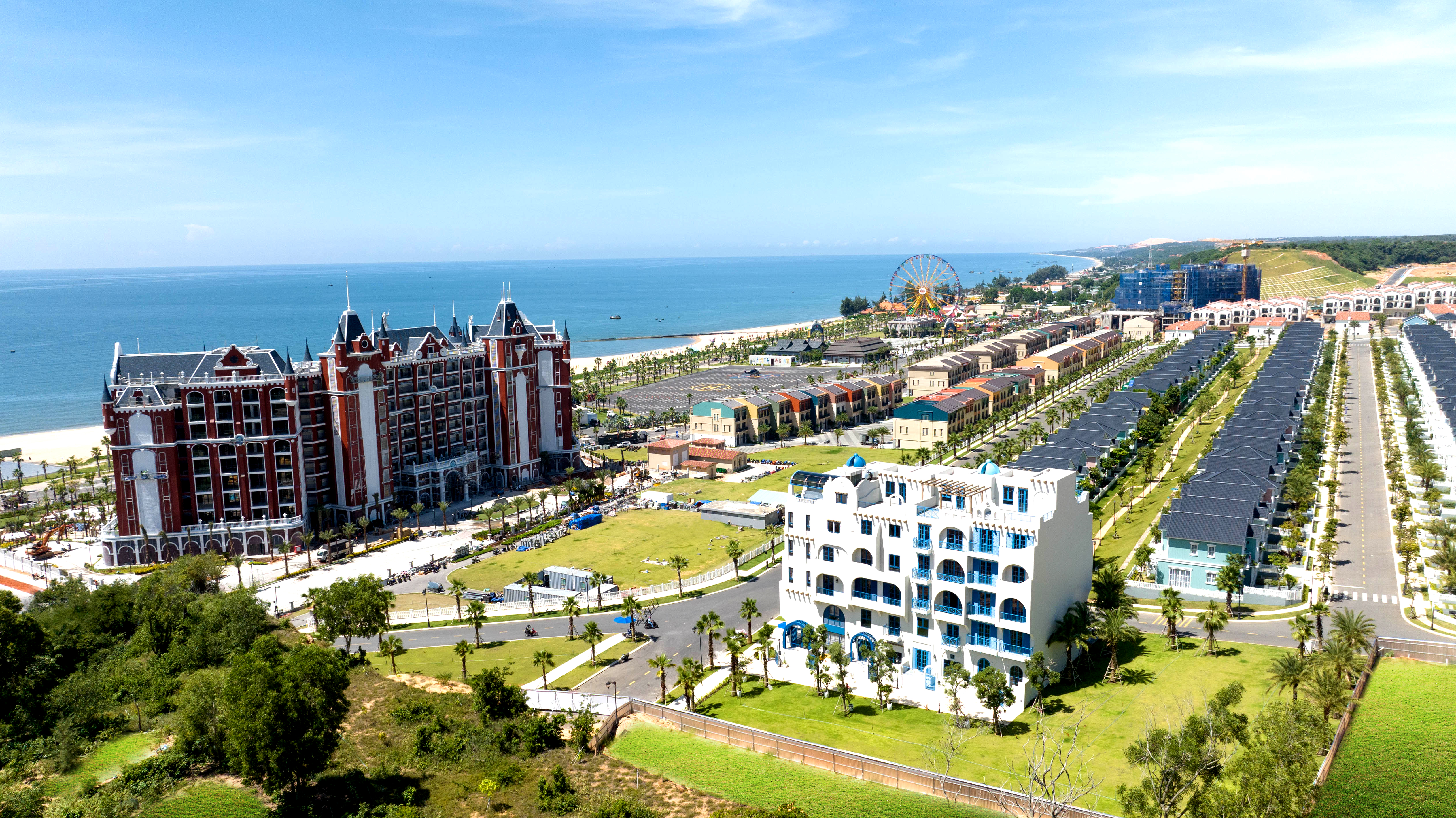 Chỉ cách điểm cuối cao tốc Dầu Giây - Phan Thiết chưa đầy 10 phút di chuyển, đô thị NovaWorld Phan Thiet được kỳ vọng sẽ là điểm đến an cư - du lịch - nghỉ dưỡng hút khách trong mùa hè này