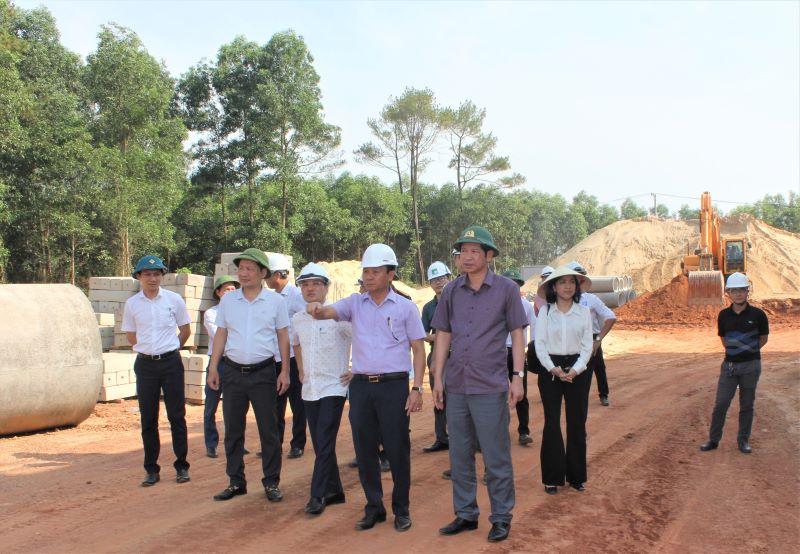 Phó Chủ tịch UBND tỉnh QB dẫn đầu đoàn công tác kiểm tra tiến độ các Dự án đầu tư công trên địa bàn