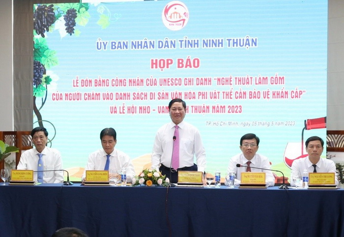 Trước đó, tại TPHCM, đã diễn ra lễ họp báo về việc đón Bằng công nhận của UNESCO ghi danh Nghệ thuật làm gốm của người Chăm