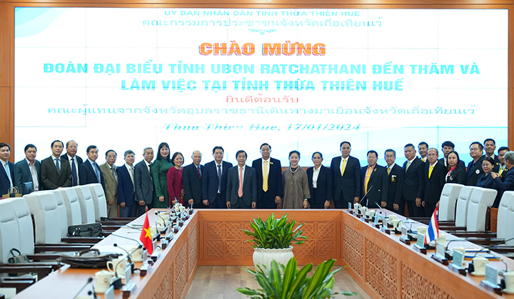 Các đại biểu chụp hình lưu niệm, ảnh: Thuathienhue.gov.vn