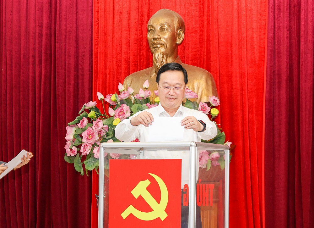 Ông Nguyễn Đức Trung được bầu làm Bí thư Tỉnh uỷ Nghệ An với số phiếu tín nhiệm là 100%