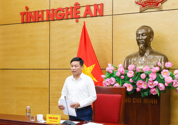 Phó Chủ tịch UBND tỉnh Hoàng Phú Hiền phát biểu chỉ đạo tại Buổi làm việc