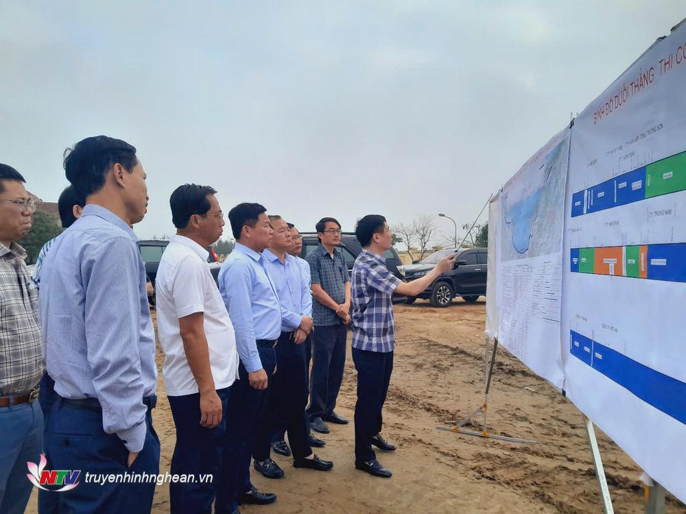 Phó chủ tịch UBND tỉnh Hoàng Phú Hiền kiểm tra tiến độ Dự án đường giao thông ven biển vào ngày 9.4