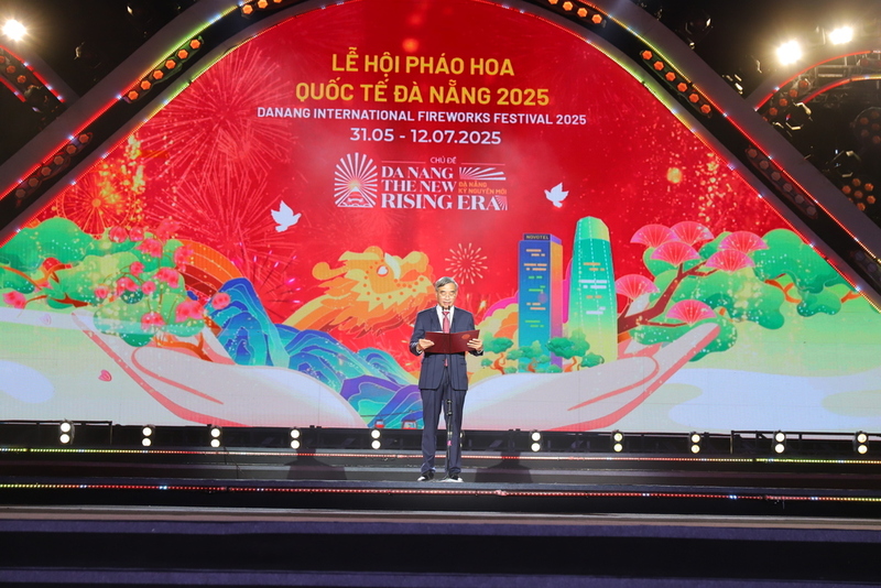 Ông Lê Trung Chinh phát biểu tại buổi lễ Khai mạc Pháo hoa quốc tế Đà Nẵng