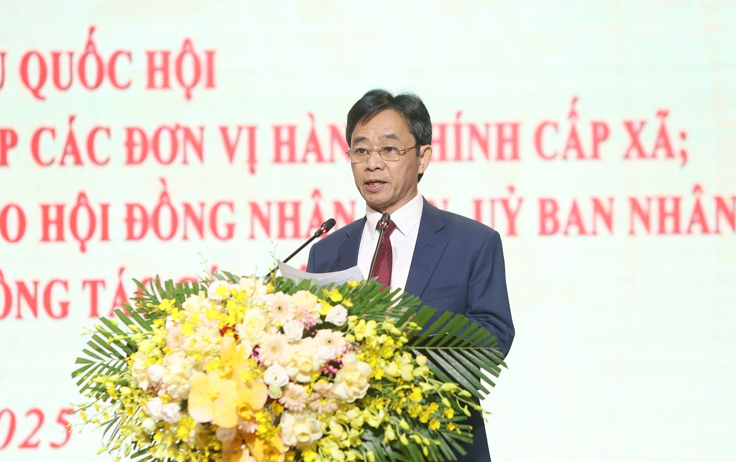 Phó Bí thư Thường trực Tỉnh ủy Trần Thế Dũng công bố các quyết định
