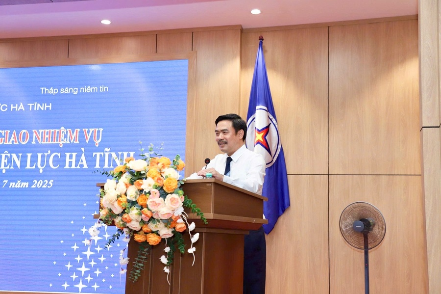 Ông Đỗ Tiến Hùng - tân Giám đốc PC Hà Tĩnh phát biểu tại buổi gặp mặt bàn giao nhiệm vụ Giám đốc Công ty (1)