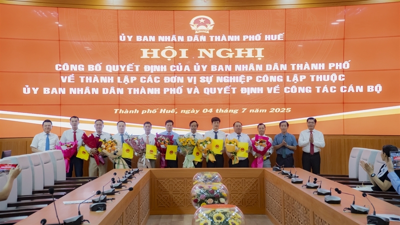 Lãnh đạo thành phố trao quyết định thành lập các Ban Quản lý Dự án và bổ nhiệm cán bộ lãnh đạo (1)