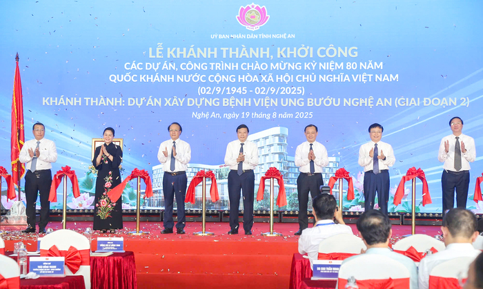 nghi thức cắt băng khánh thành Bệnh viện Ung bướu Nghệ An giai đoạn 2 (1)