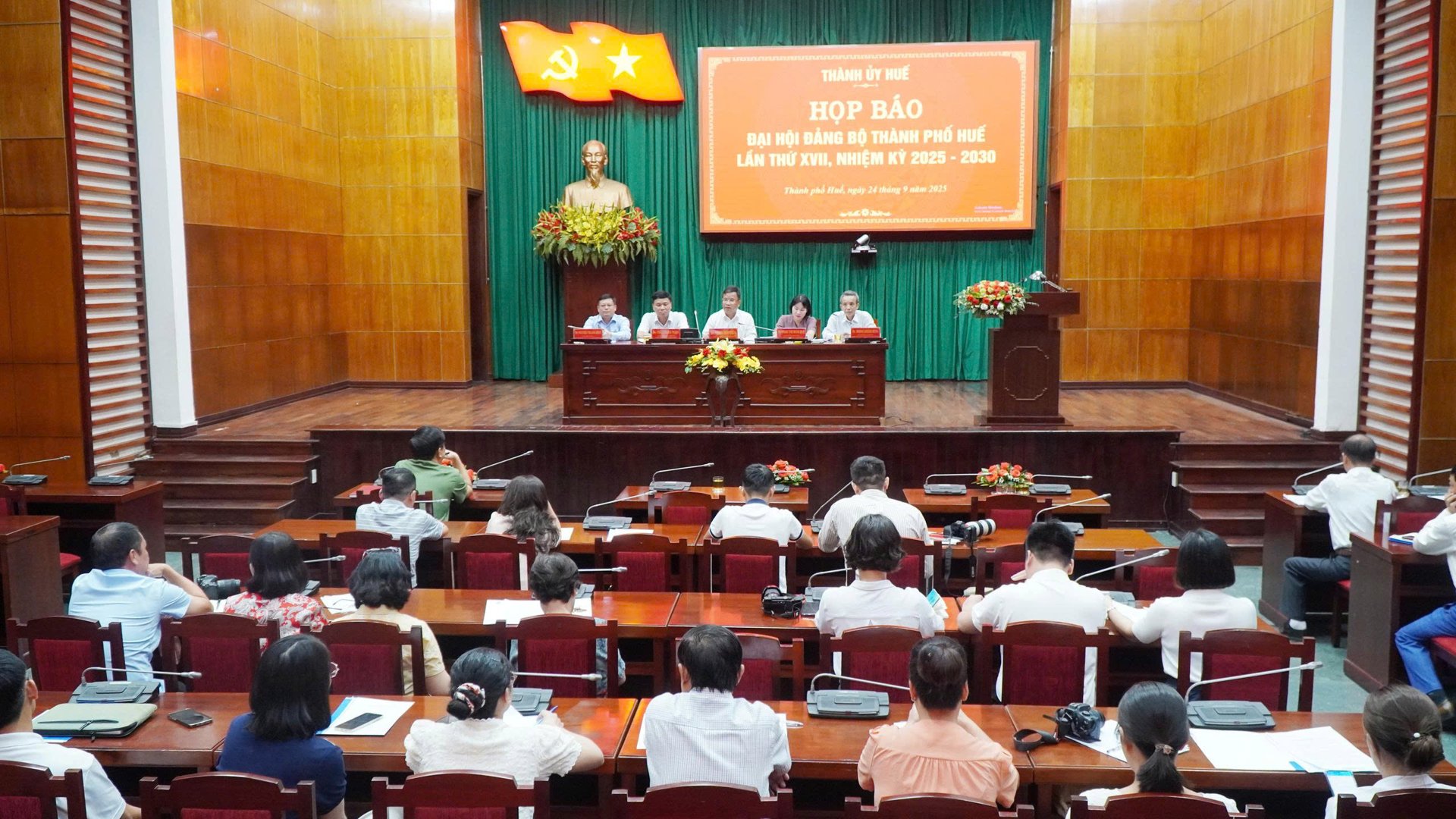 họp báo về Đại hội đại biểu Đảng bộ thành phố Huế lần thứ XVII, nhiệm kỳ 2025 – 2030.
