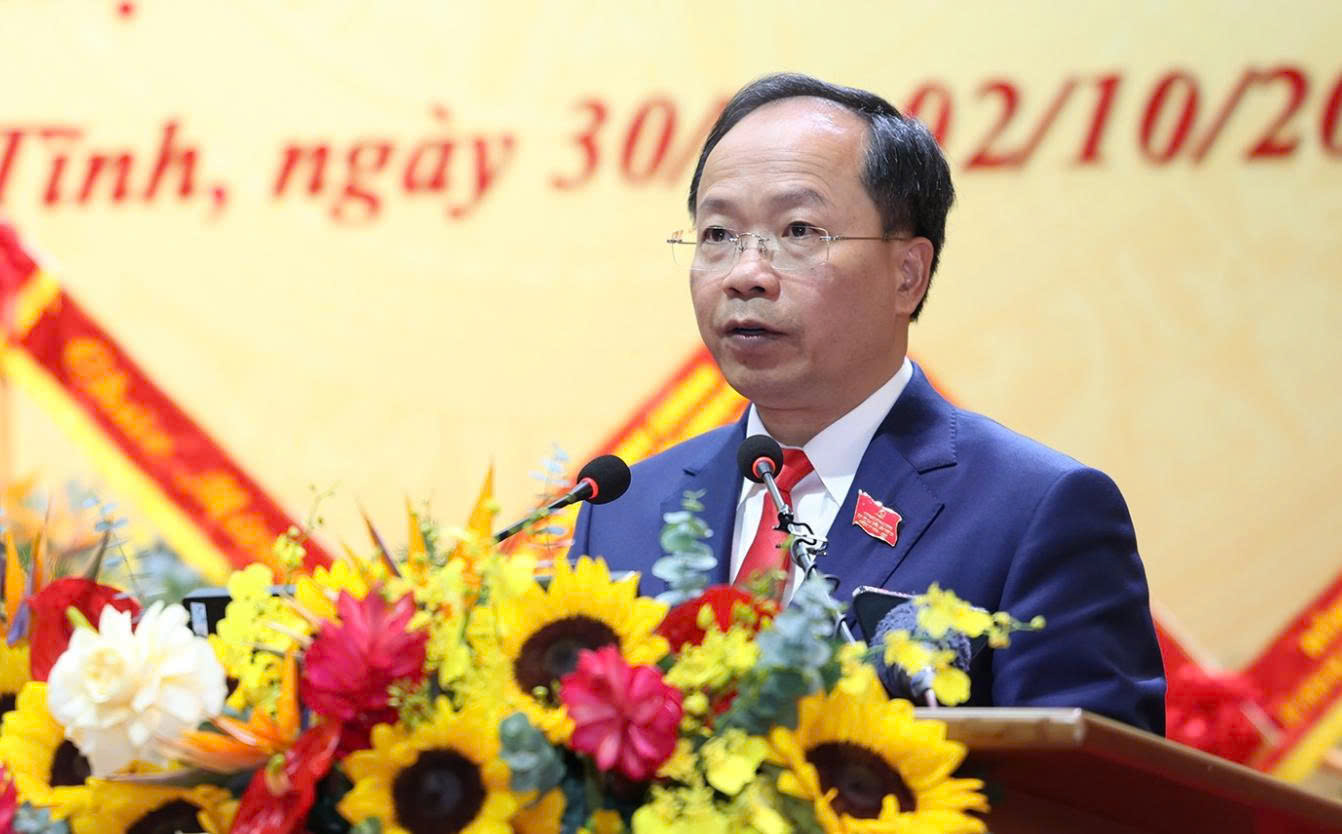 Đồng chí Nguyễn Duy Lâm - Bí thư Tỉnh ủy trình bày tóm tắt báo cáo chính trị.