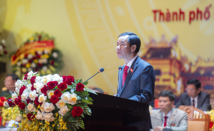 Chủ tịch UBND thành phố Nguyễn Văn Phương báo cáo chính trị tại Đại hội 