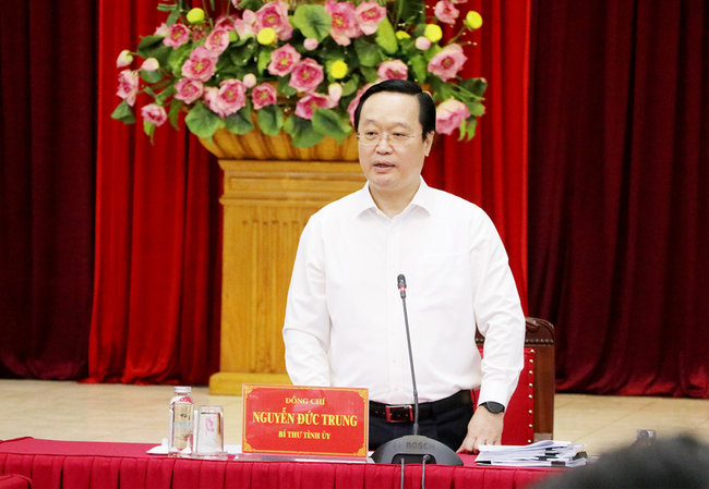 Bí thư tỉnh ủy Nguyễn Đức Trung kết luận tại phiên họp