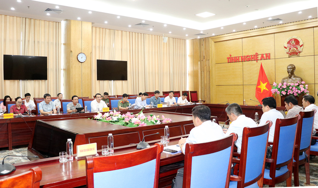 Quang cảnh buổi làm việc 