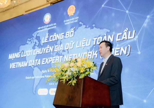 Thiếu tướng Nguyễn Ngọc Cương, Giám đốc Trung tâm Dữ liệu quốc gia (Bộ Công an), Phó Chủ tịch Hiệp hội Dữ liệu quốc gia phát biểu tại buổi lễ