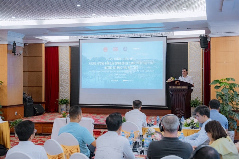 Tại Hội Thảo