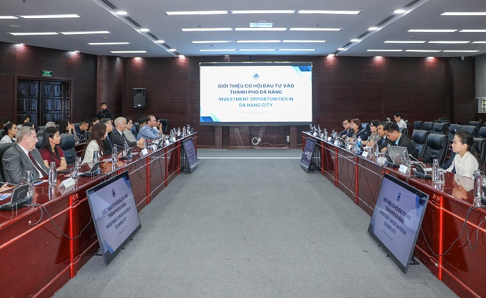 Quang cảnh buổi làm việc 