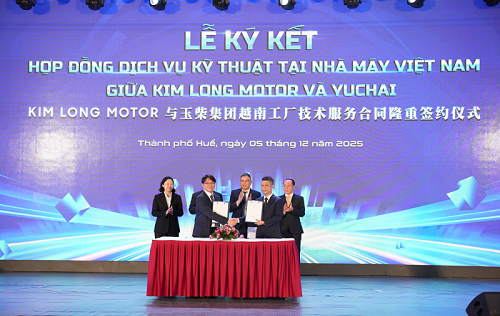 Lễ ký kết hợp đồng dịch vụ kỹ thuật tại nhà máy Việt Nam giữa Kim Long motor và YUCHAI