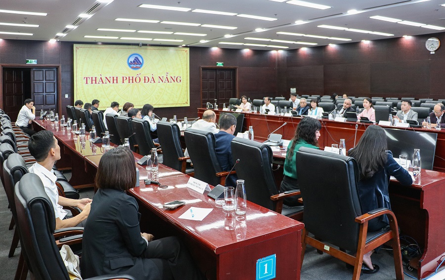 Quang cảnh buổi làm việc