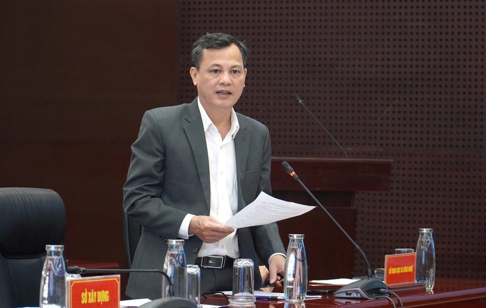 Ph&oacute; Gi&aacute;m đốc Sở Khoa học v&agrave; C&ocirc;ng nghệ Trần Ngọc Thạch b&aacute;o c&aacute;o