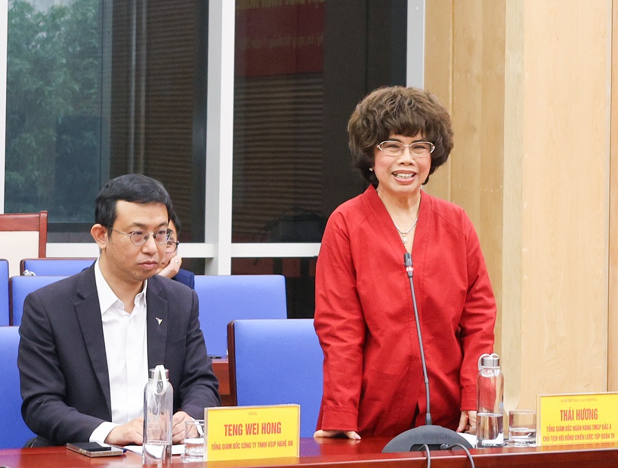 Đại diện Nh&agrave; đầu tư ph&aacute;t biểu