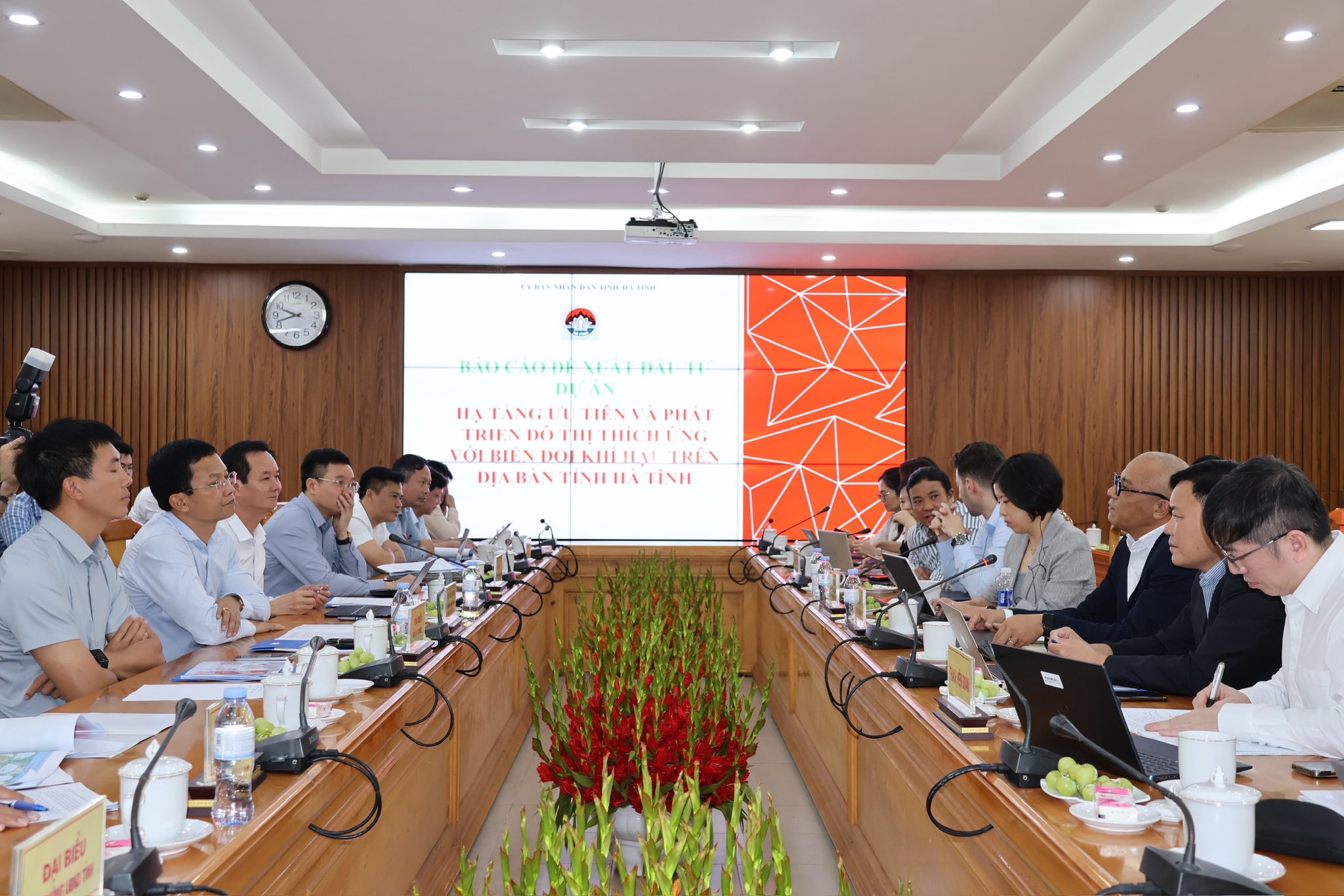 Tại buổi l&agrave;m việc