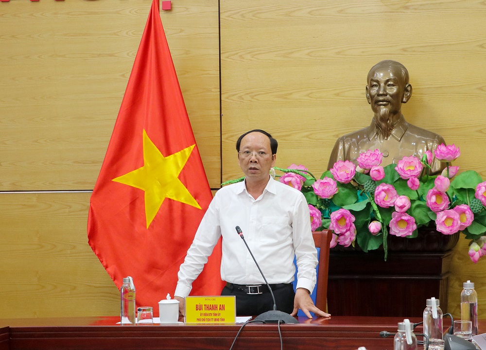 Ph&oacute; Chủ tịch B&ugrave;i Thanh An ph&aacute;t biểu tại buổi l&agrave;m việc