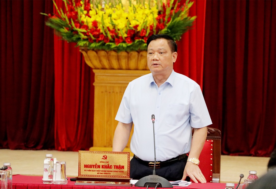 B&iacute; thư tỉnh ủy Nghệ An - &Ocirc;ng Nguyễn Khắc Thận ph&aacute;t biểu