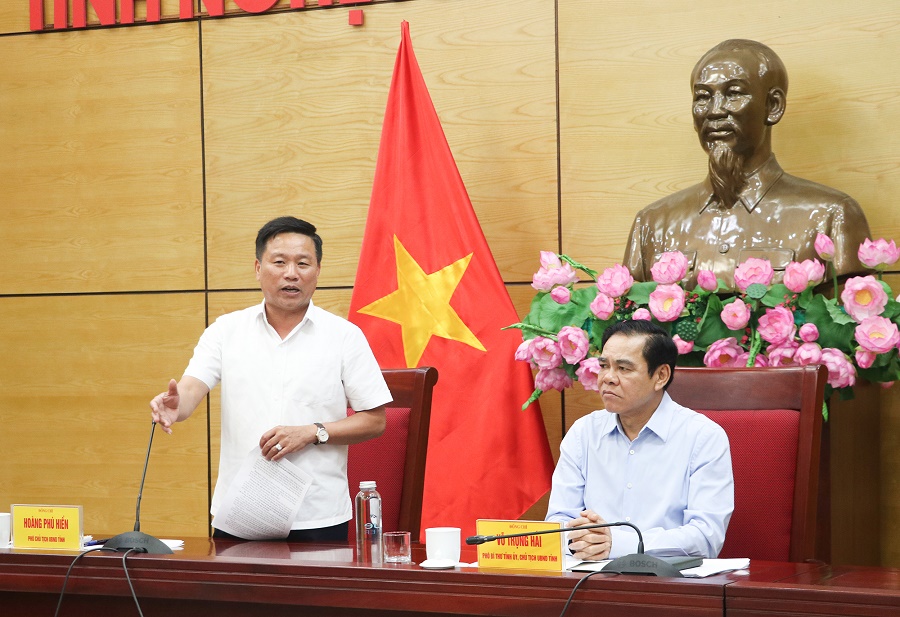 Tại buổi làm việc