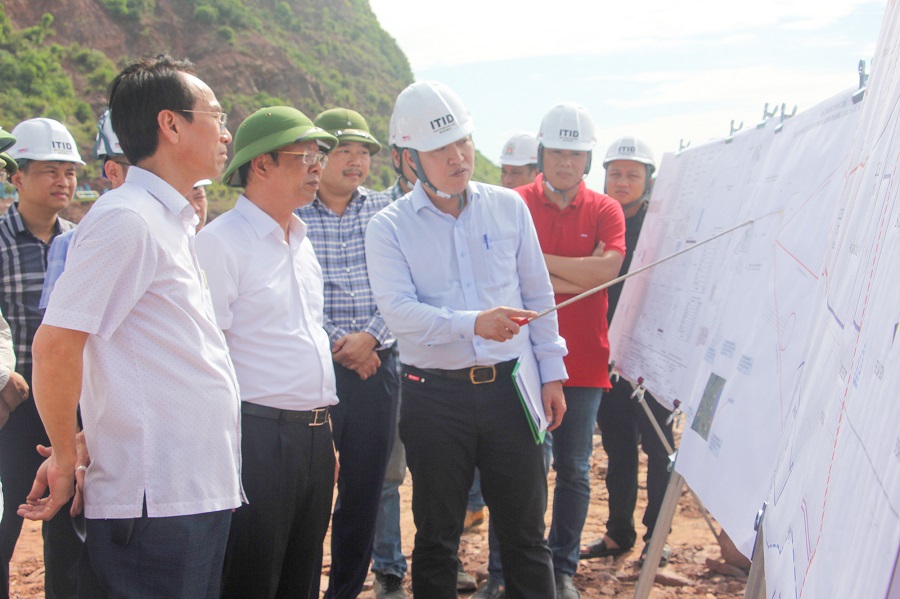 Ph&oacute; chủ tịch kiểm tra hiện trường Dự &aacute;n