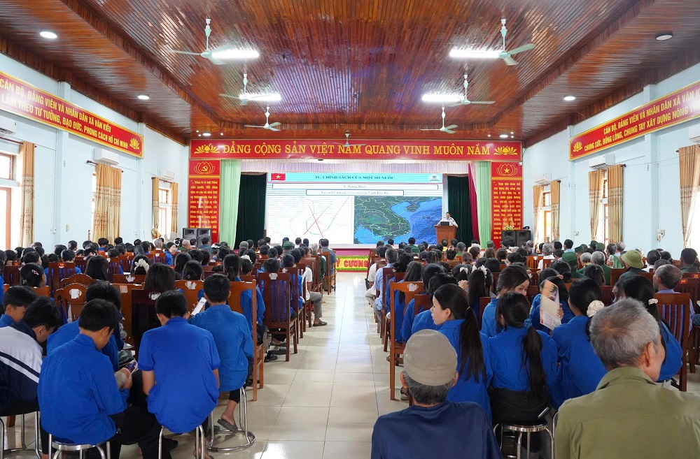 Sự kiện thu h&uacute;t hơn 500 người d&acirc;n c&ugrave;ng học sinh tham gia