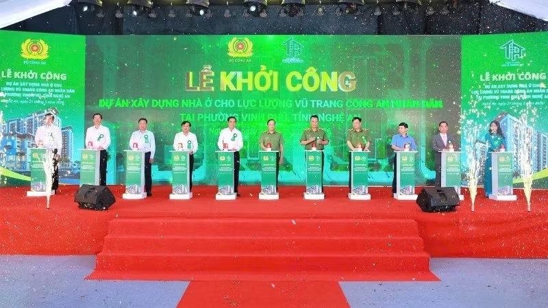 Nghi thức bấm n&uacute;t khởi c&ocirc;ng Dự &aacute;n