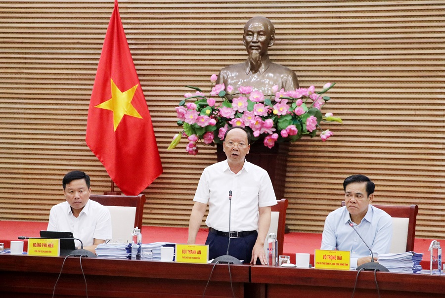 Đại diện UBND tỉnh Nghệ An phát biểu tại cuộc họp