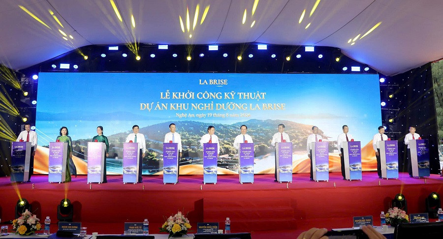 C&aacute;c đại biểu thực hiện nghi thức khởi c&ocirc;ng