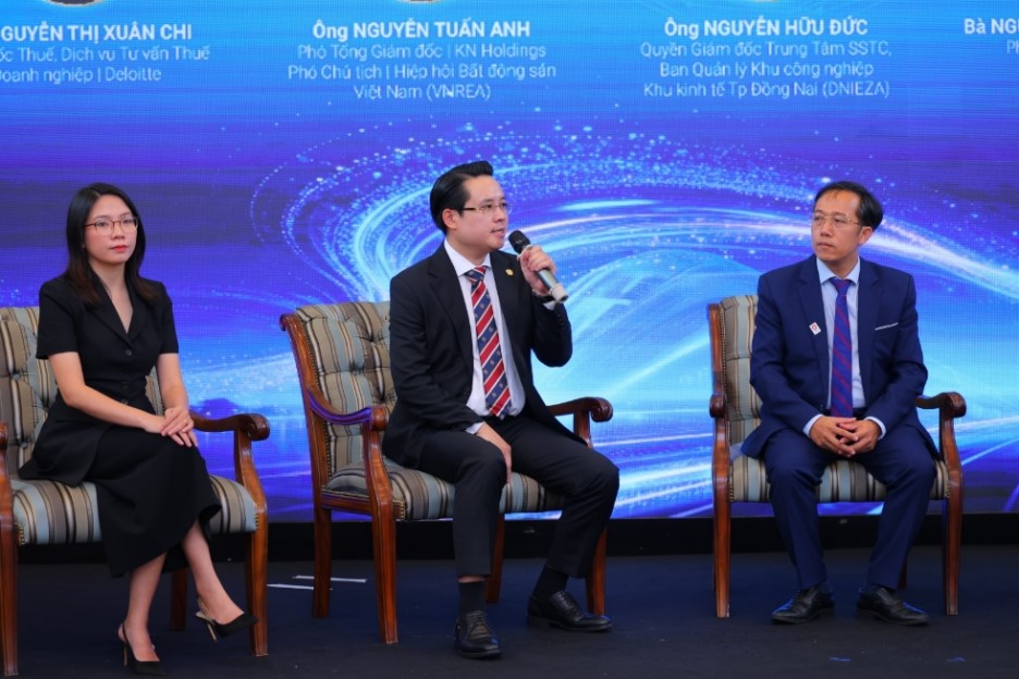 Phó Tổng Giám đốc KN Holdings, đại diện KNIC tại tọa đàm chia sẻ về Dự án KNIC đã được trang bị sẵn sàng để chuyển lợi thế của Đồng Nai thành cơ hội đầu tư thực tế