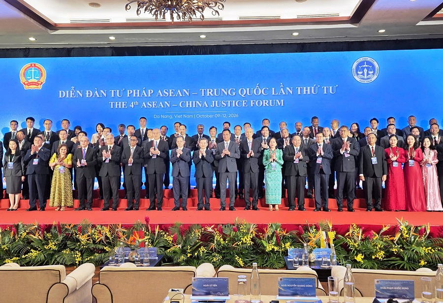 Diễn đàn có khoảng 130 đại biểu tham dự, gồm 70 đại biểu từ Tòa án các nước ngoài, 12 đại biểu từ cơ quan đại diện ngoại giao nước ngoài tại Việt Nam và gần 50 đại biểu trong nước