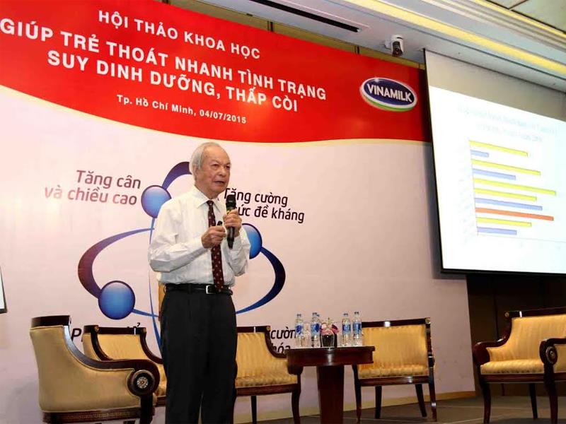 Tiến sĩ Nguyễn Công Khanh, Chủ tịch Hội Nhi khoa Việt Nam chia sẻ tại hội thảo