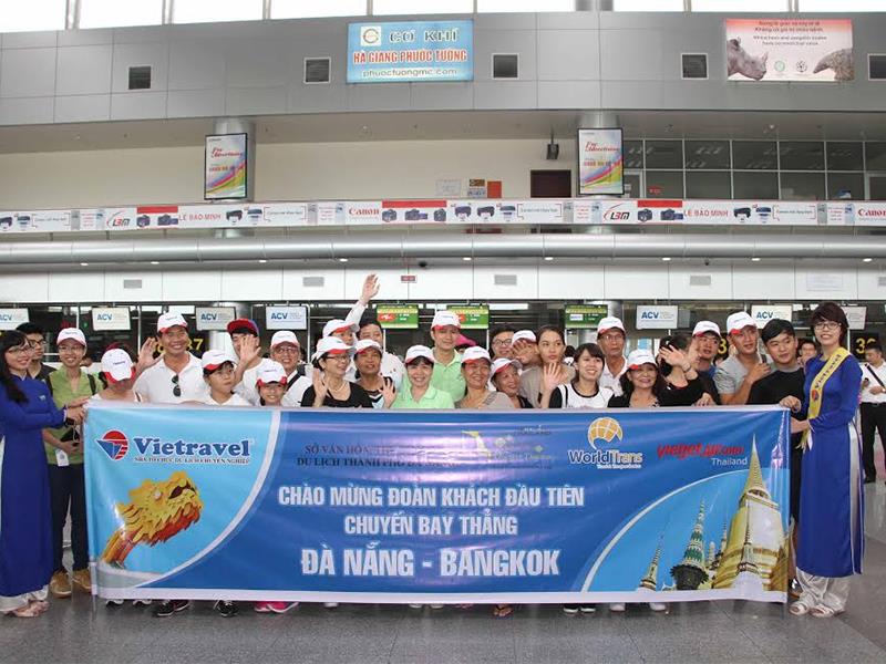 Đoàn khách đầu tiên tham gia vào chuyến bay “Đà Nẵng – Bangkok” do Vietravel thuê độc quyền.