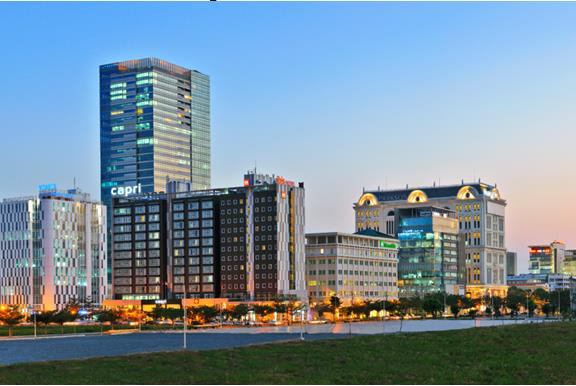 Các công trình cao tầng phát triển dọc theo trục đại lộ thương mại Nguyễn Lương Bằng. Ảnh Trung tâm Thương mại tài chính Quốc tế 