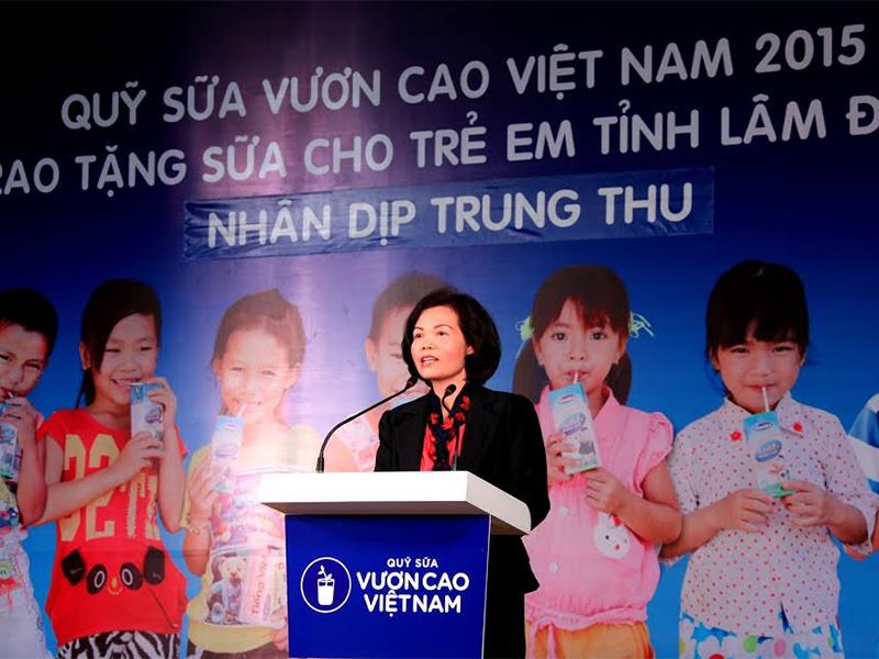 Bà Bùi Thị Hương - Giám Đốc Điều Hành Vinamilk chia sẻ về chương trình Quỹ sữa Vươn cao Việt Nam