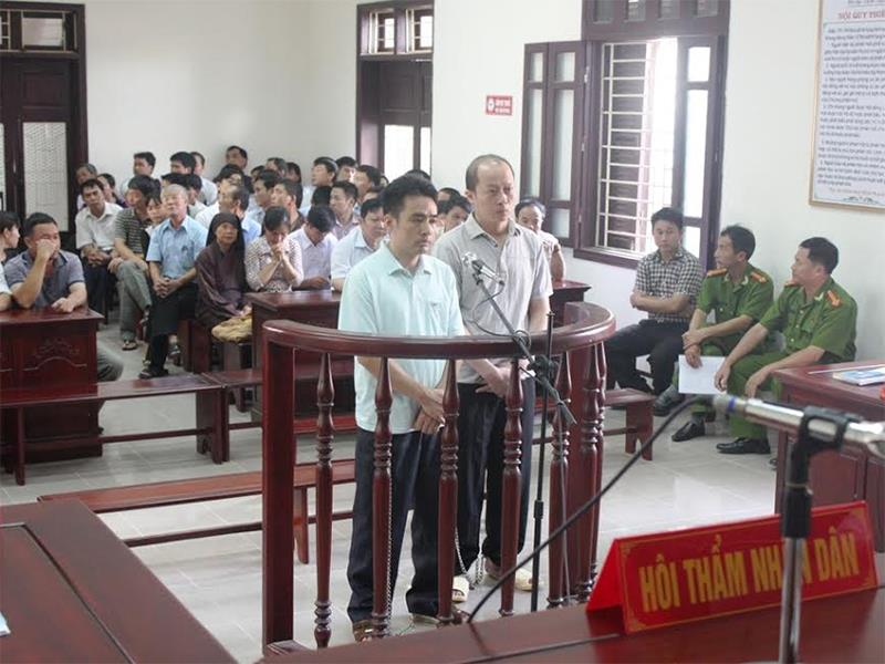 Bị cáo Nguyễn Đức Hải và Lê Văn Hải tại phiên xét xử sơ thẩm.