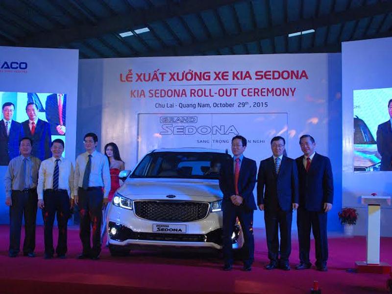 Lễ xuất xưởng xe du lịch Kia Sedona và Mazda2 mới