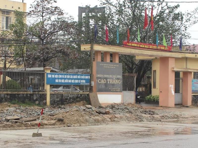 Các hộ dân sinh sống trong khuôn viên Trường THPT Cao Thắng cũng sẽ được dời đi để mở rông khuôn viên trường.