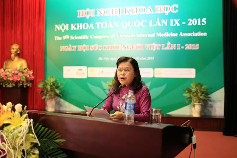 PGS.TS Nguyễn Thị Xuyên, Thứ Trưởng Bộ Y Tế phát biểu tại hội nghị
