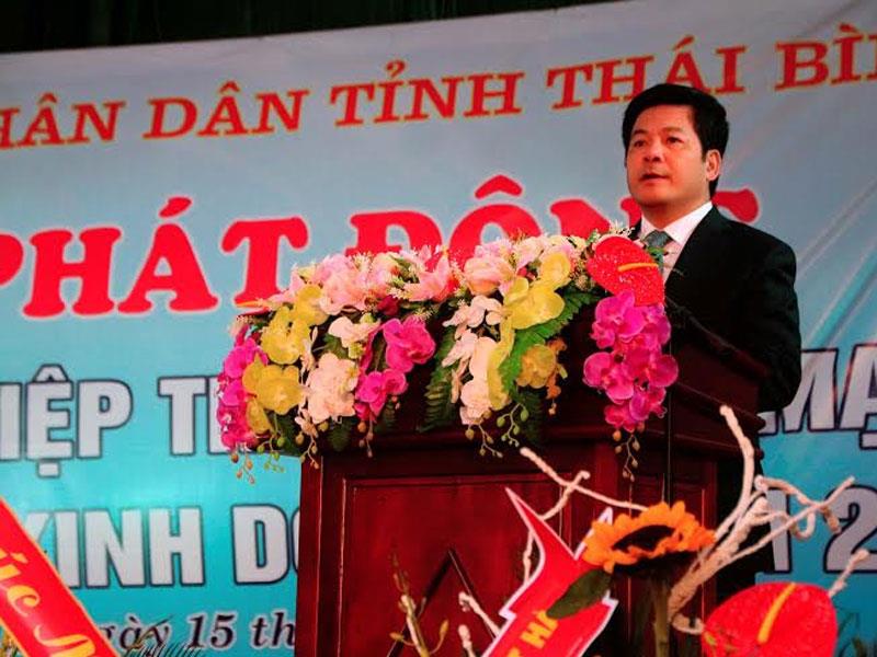Chủ tịch UBND tỉnh Thái Bình Nguyễn Hồng Diên phát biểu tại buổi lễ phát động doanh nghiệp thi đua đẩy mạnh SXKD 2016.